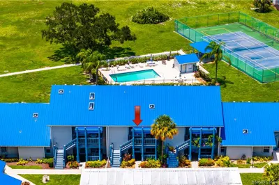 1637 NE Nautical Place #807 1