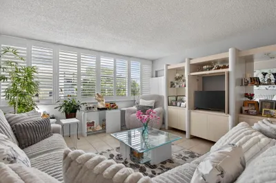 1170 N Federal Highway #305 1