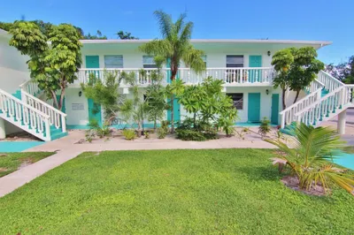 221 SE 3rd Avenue #6 1