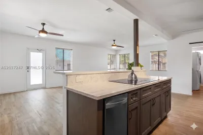 316 NW 29th St 1