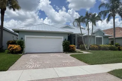 137 NW Magnolia Lakes Boulevard 1