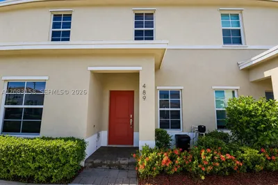 489 NE 4th St 1