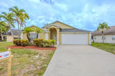1209 Hatteras Cir 1