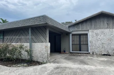 570 SW 20th Ct #3 1