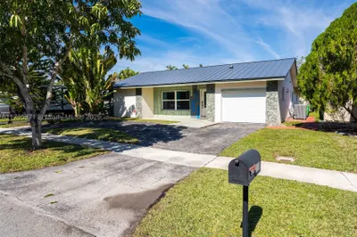 9211 NW 33rd Pl 1