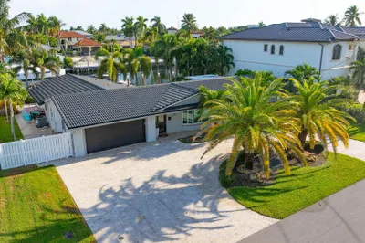2401 NE 33rd Street 1