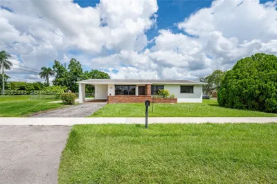 955 NW 15th St 1