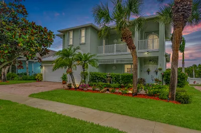 205 NW Magnolia Lakes Boulevard 1