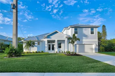 228 SW Indian Groves Drive 1