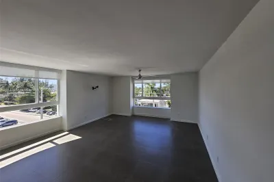 9501 E Bay Harbor Dr #5A 1