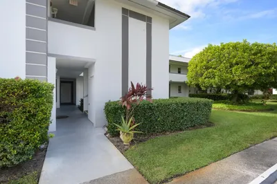 802 SE Central Parkway #3 1