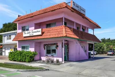 311 NE 44th Street 1