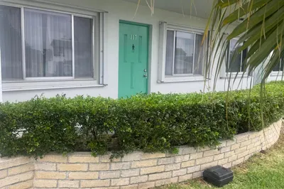 2381 SUNSET Avenue #117 1