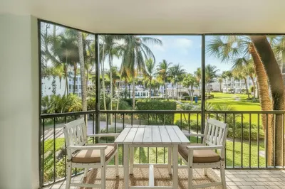 122 Bay Colony Drive N 1