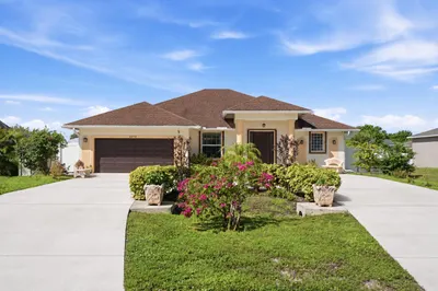 2272 SW Cameo Boulevard 1