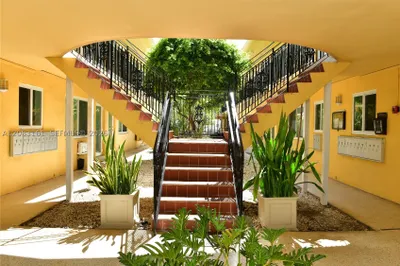 65 N Washington Ave #25 1