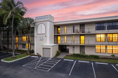 16 ROYAL PALM Way #205 1
