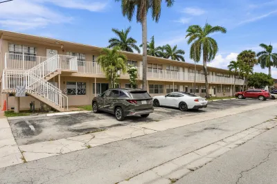230 SW 11th Ave #8 1