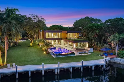 700 SW 12th Ave 1