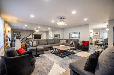 898 NW 47th St 1