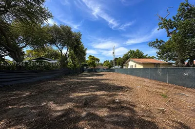 250 NW 51st St 1
