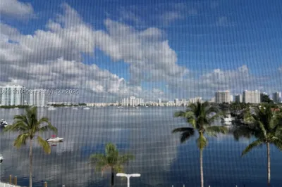 2821 N Miami Beach Blvd #5P 1