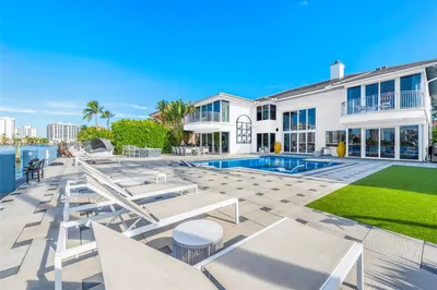 2533 Aqua Vista Blvd 1