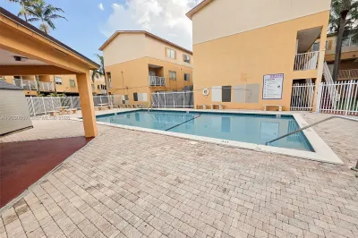 6235 Kendale Lakes Cir #236 1