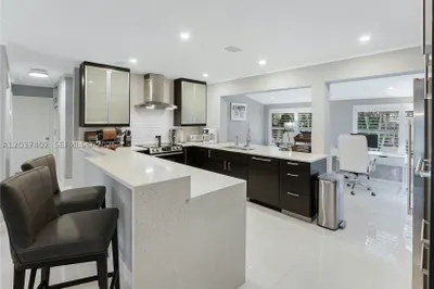 424 NE 27th Dr 1