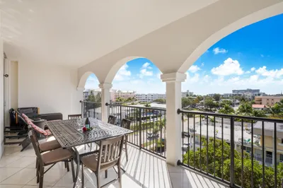 191 SE 20th Avenue #614 1