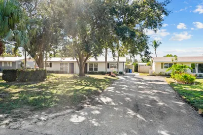 2446 SW Hideaway Lane 1