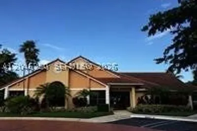 5761 Riverside Dr #304B4 1