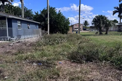 609 SW 8th St 1