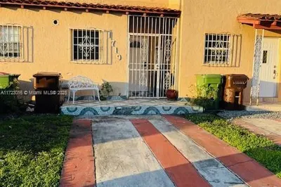 FRONT HOUSE & DRIVEWAY