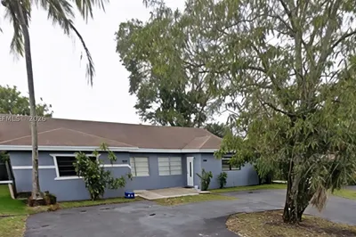7318-7320 NW 76th Dr 1
