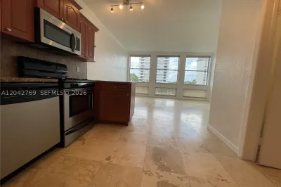 700 Biltmore Way #414 1
