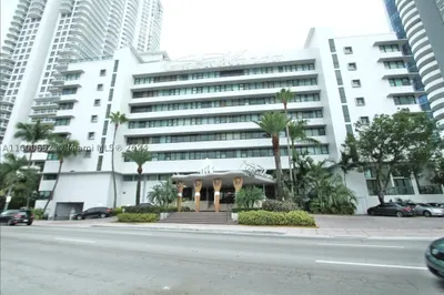 6345 Collins Ave #TH-9 1