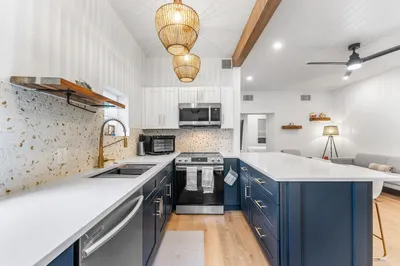 709 SW 9th Court 1