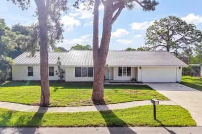 709 Warren Drive 1