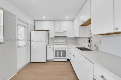 218 NE 12th Ave #302 1