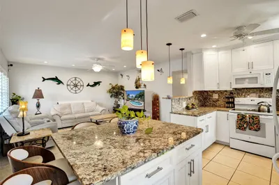 2000 NE 33rd Street #5 1