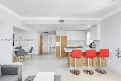1542 Drexel Ave #202 1