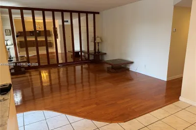 100 SE 6th Ave #207 1