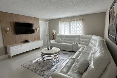 2820 Tennis Club Dr #408 1