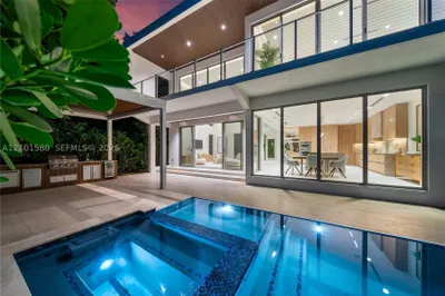 4125 NW 5th Ave 1