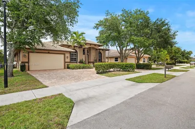 CIRCULAR DRIVEWAY