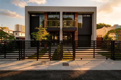 925 SW 10th Ave 1