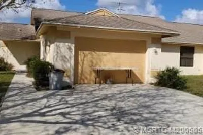 41 SE Ontario Way 1