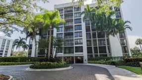 Just Listed | Lovely in Lakewood | 7835 Lakeside Boulevard #986