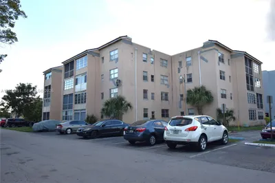 2850 Somerset Dr #414L 1